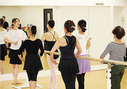 グループレッスン 大人のバレエ教室 レッスンイメージ01